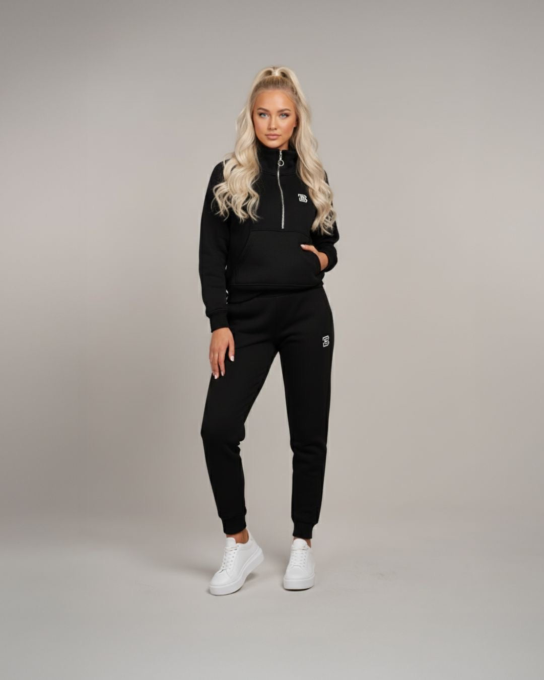 Pre-Order : Black 1/2 Zip Sweatshirt